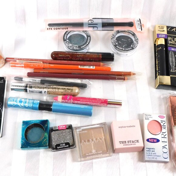 Large Miscelaneous New Cosmetics Lot - Picture 1 of 3